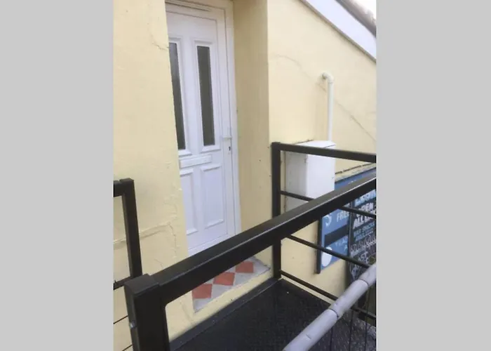 Comfy New Self Contained 1 Bed Flat - Modern!