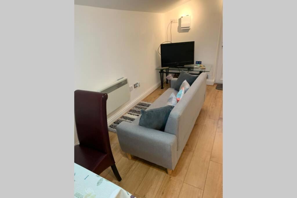 Comfy New Self Contained 1 Bed Flat - Modern! * Draycott (Somerset)