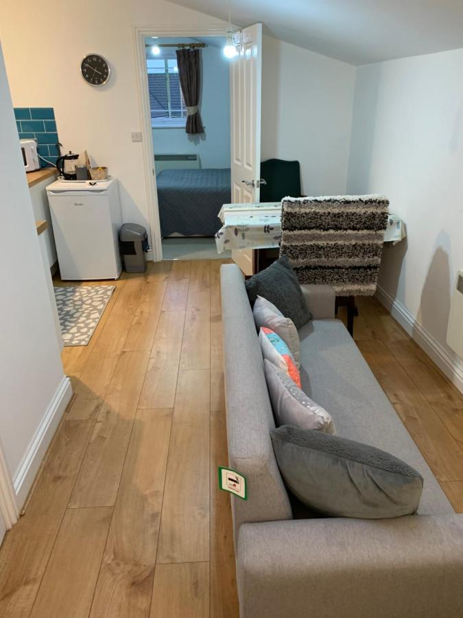 Comfy New Self Contained 1 Bed Flat - Modern! Apartment