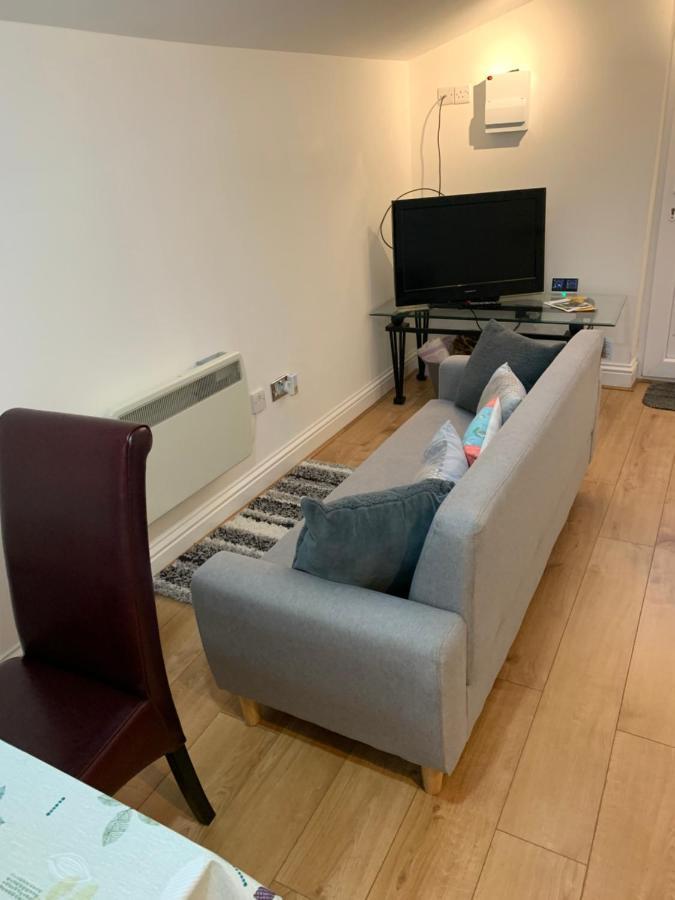 Comfy New Self Contained 1 Bed Flat - Modern! Apartment