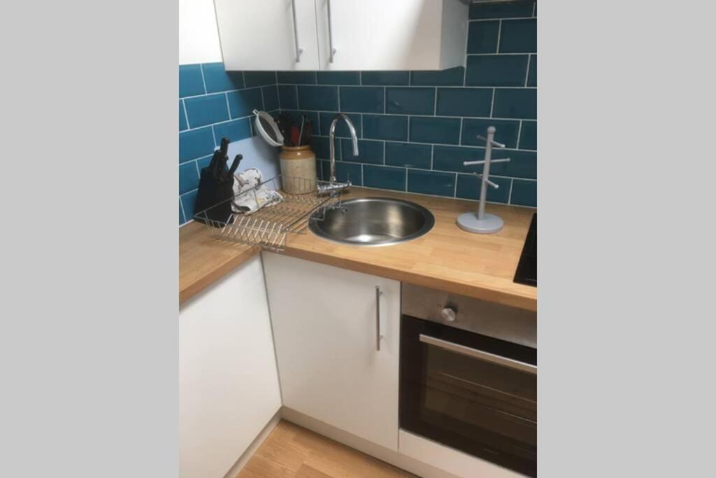Comfy New Self Contained 1 Bed Flat - Modern! Apartment