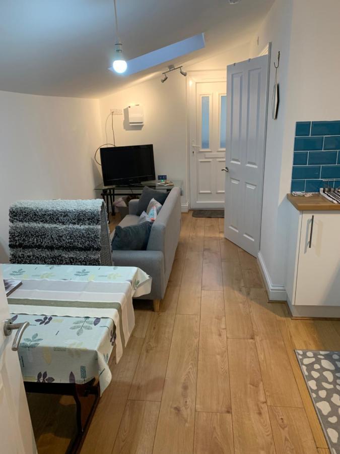 Comfy New Self Contained 1 Bed Flat - Modern! Apartment