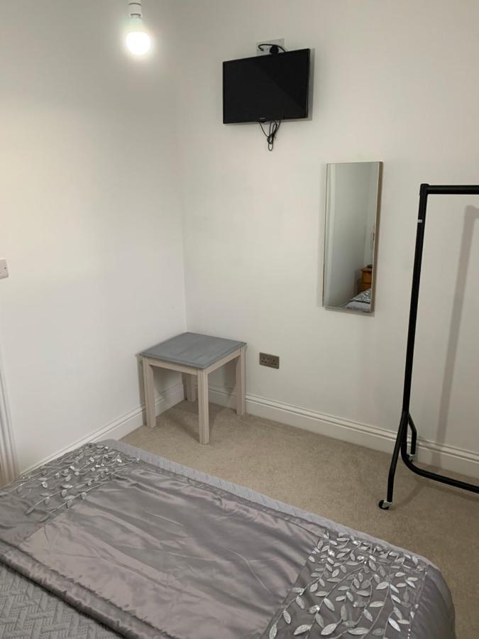 Comfy New Self Contained 1 Bed Flat - Modern!